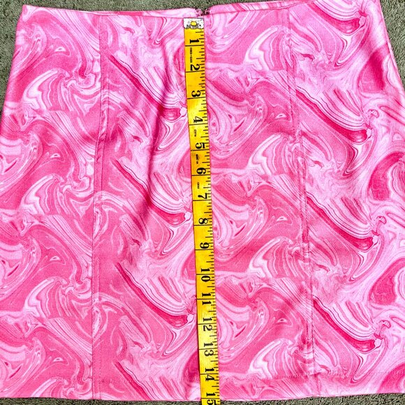 IT'S a $13 SALE!! Le Lis A-line mini skirt. Pink watercolor pattern, size small - Picture 4 of 5